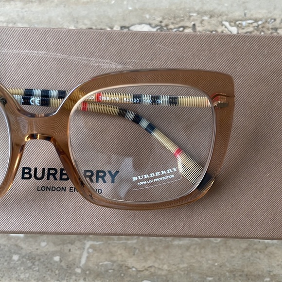 *SOLD* BNIB Burberry Check Arm Square Framed Sun/Eye glasses - Picture 3 of 7